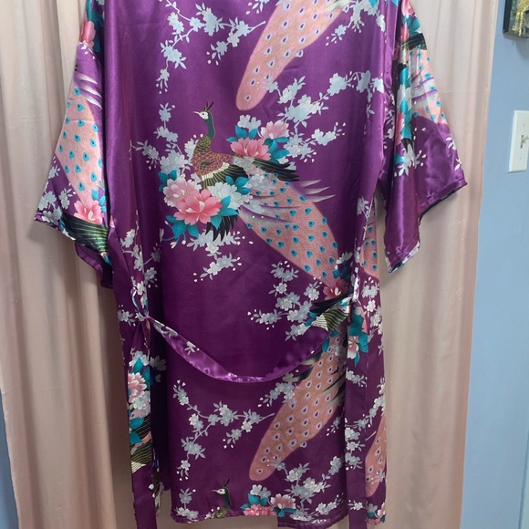 Kimono style robe. Size M. Beautiful purple 🦚 Peacock/floral print…. - Picture 6 of 7